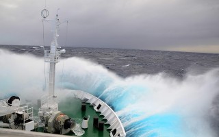 德雷克海峡连续发生两次7级以上地震 智利发布海啸预警