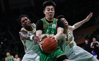卫冕失利，辽宁男篮体味“老”阵容打新赛制的“痛”