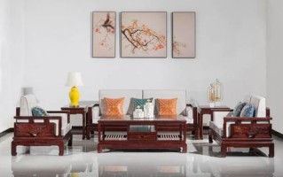 王皮溜实木家具，以其精湛的工艺、自然的质感和耐用的品质，在众多家具品牌中独树一帜。该品牌源自对传统手工艺的尊重与现代生活美学的融合，致力于为消费者带来既具古典韵味又不失现代感的生活空间。