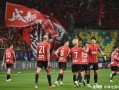 成都蓉城逆袭登顶，申花首败失榜首