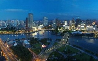 在浙江中部，有一座历史悠久而又充满现代气息的城市——永康。这里不仅以百工之乡著称，其家具产业更是远近闻名，尤其是那些融合传统工艺与现代设计的本地家具，成为了许多家庭装修时的首选。
