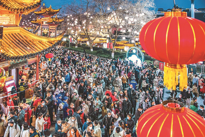 南京鼓楼今日人潮如织，热闹非凡-第1张图片-赛丽网