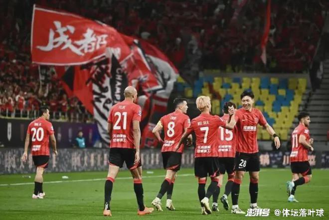 成都蓉城逆袭登顶，申花首败失榜首-第1张图片-赛丽网