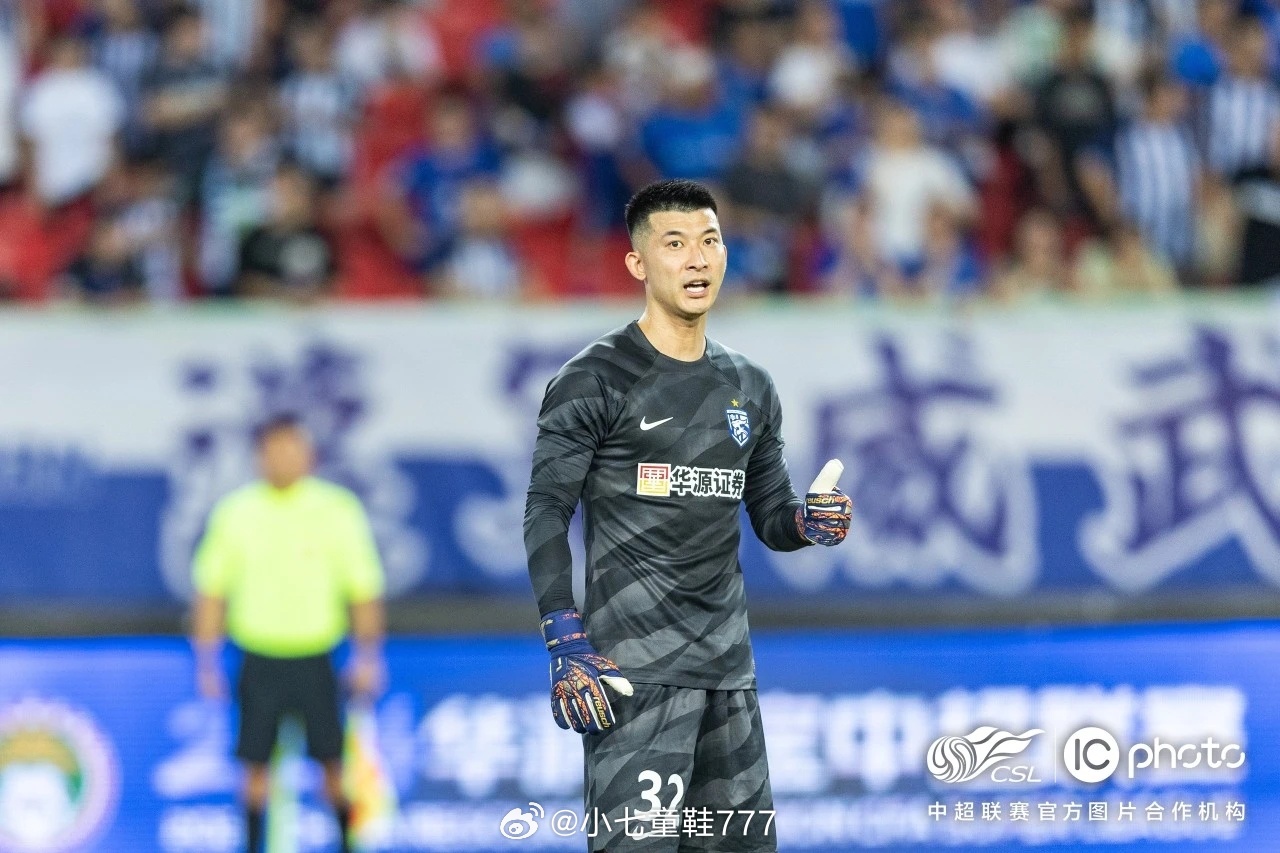 成都蓉城刘殿座神扑助球队登顶中超榜首-第1张图片-赛丽网