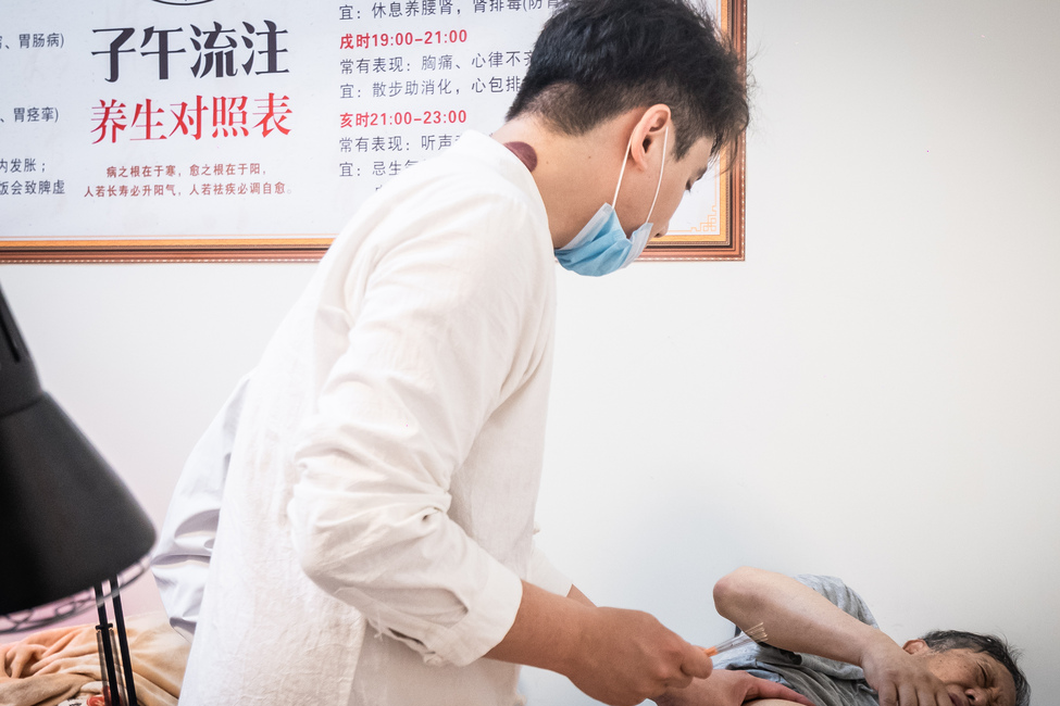 复明奇迹，一针疗法能否为失明患者带来光明？-第3张图片-赛丽网